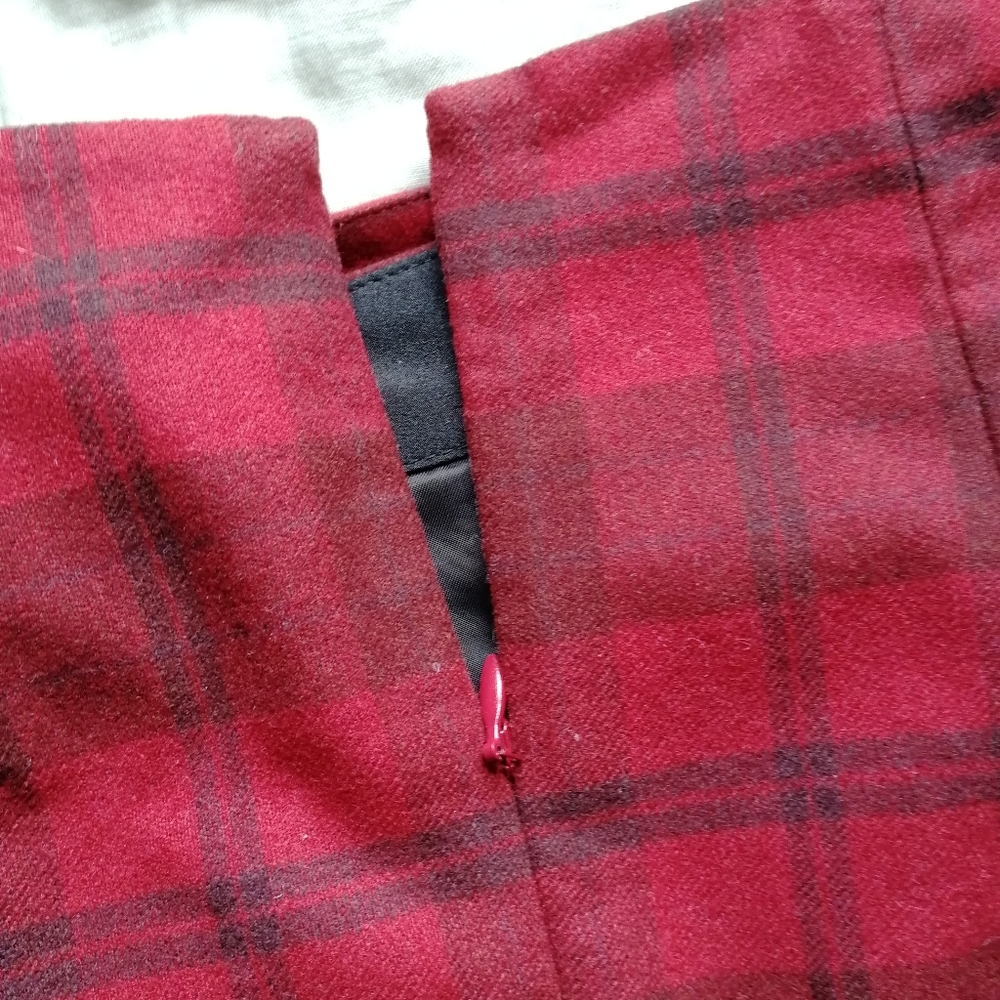 OLD - WILFRED New Wrap Front Skirt Red Plaid 00 Aritzia - Picture 4 of 7